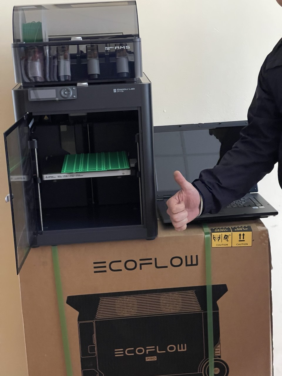 Thanks to our regular volunteer Mr. Yan for helping the special forces engineering unit